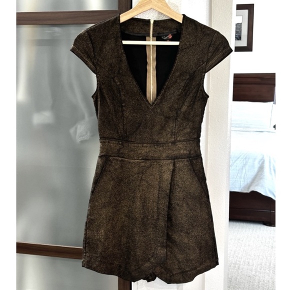 G by Guess Romper/Skort - Metallic Back/Gold XS - Picture 1 of 9